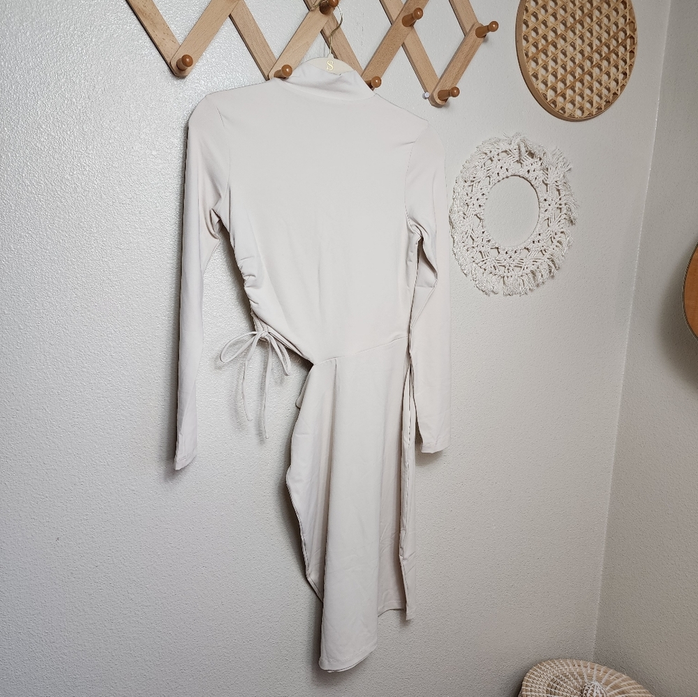 Susana Monaco Mini Dress Womens Size S Cream Long Sleeve Cutout Waist NWT